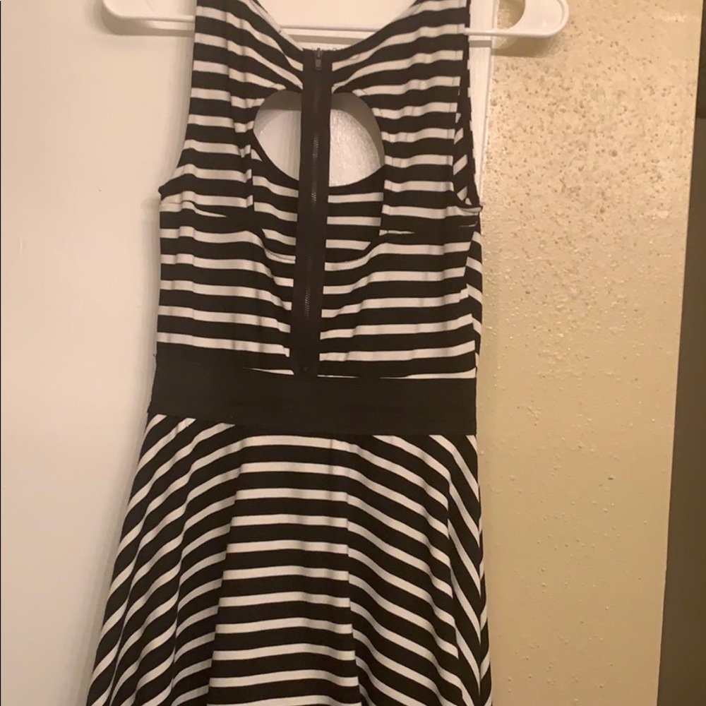 Dress - Picture 3 of 4